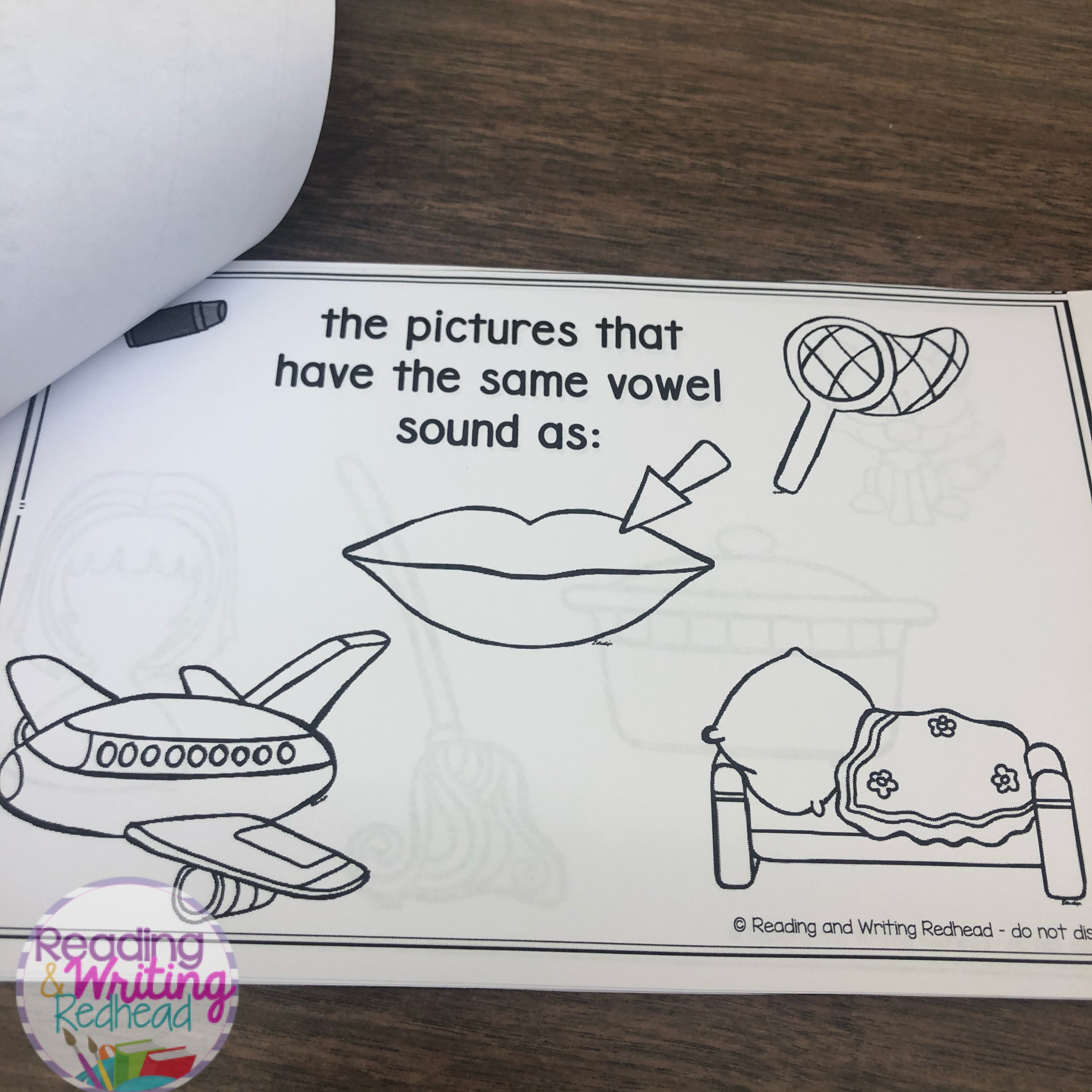 Color pictures with the same vowel sound booklet